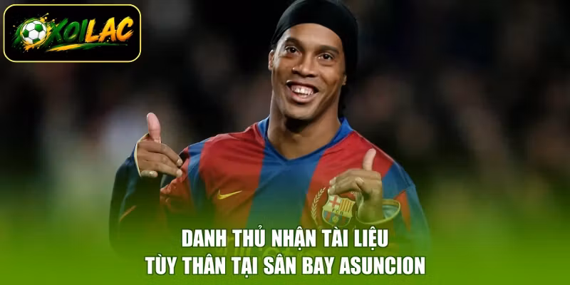 Danh thủ nhận tài liệu tùy thân tại sân bay Asuncion