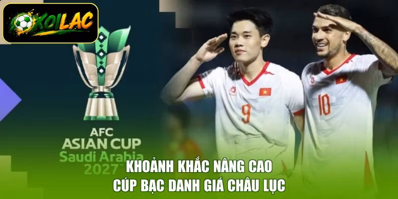 Khoảnh khắc nâng cao cúp bạc danh giá châu lục